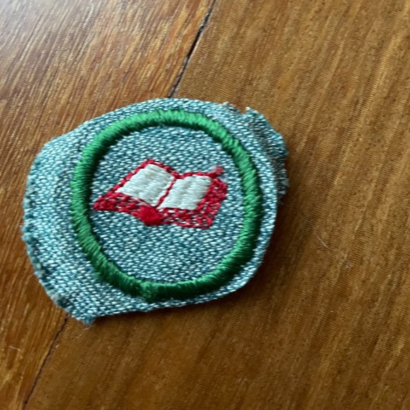 Vintage 1940 / 1950 Girl Scout Pin and Badges - Picture 3 of 5